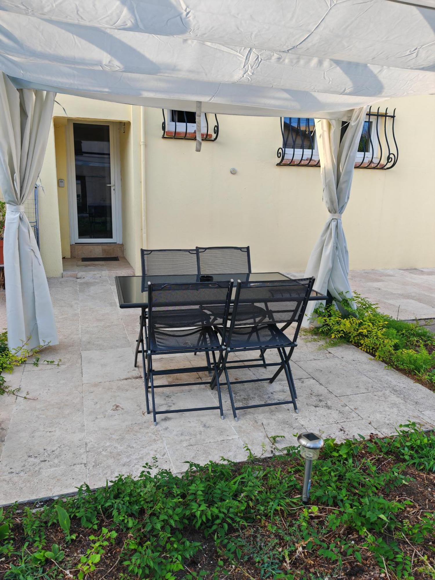 Appartement meublé Golfe-Juan plage Vallauris Chambre photo